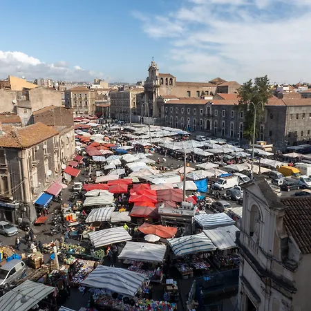 I Miti Dell Etna Centro Vicino Il Duomo